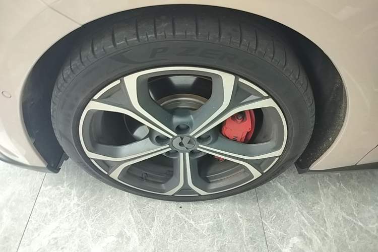 Used Nio ET5 2022 75 kWh Left Front Wheel Hub