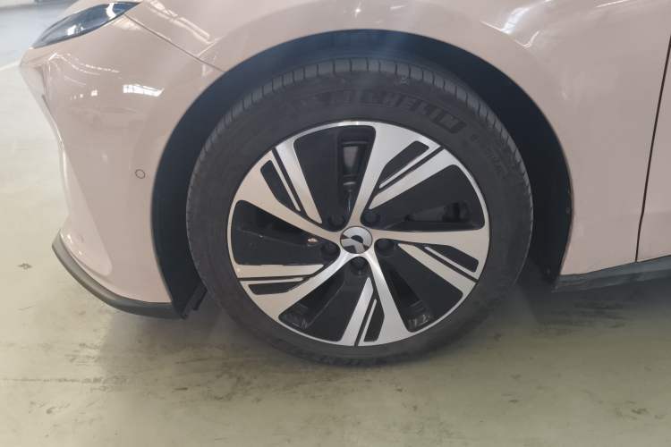 Used Nio ET5 2022 75 kWh Left Front Wheel Hub