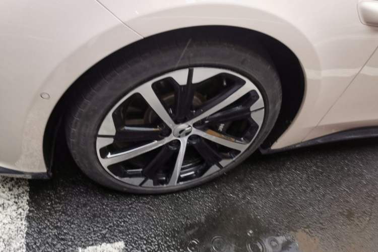 Used Nio ET5 2022 75 kWh Left Front Wheel Hub
