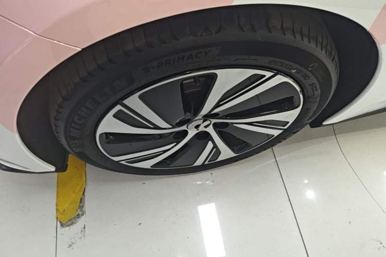 Used Nio ET5 2022 75 kWh Left Front Wheel Hub