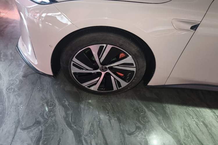 Used Nio ET5 2022 75 kWh Left Front Wheel Hub