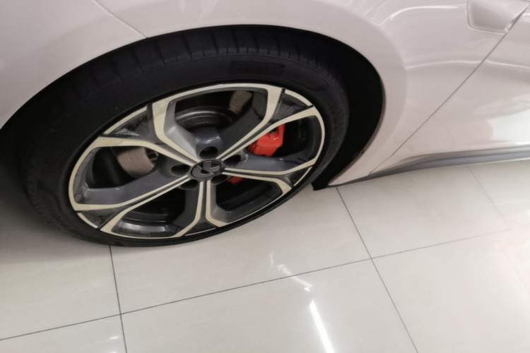 Used Nio ET5 2022 75 kWh Left Front Wheel Hub