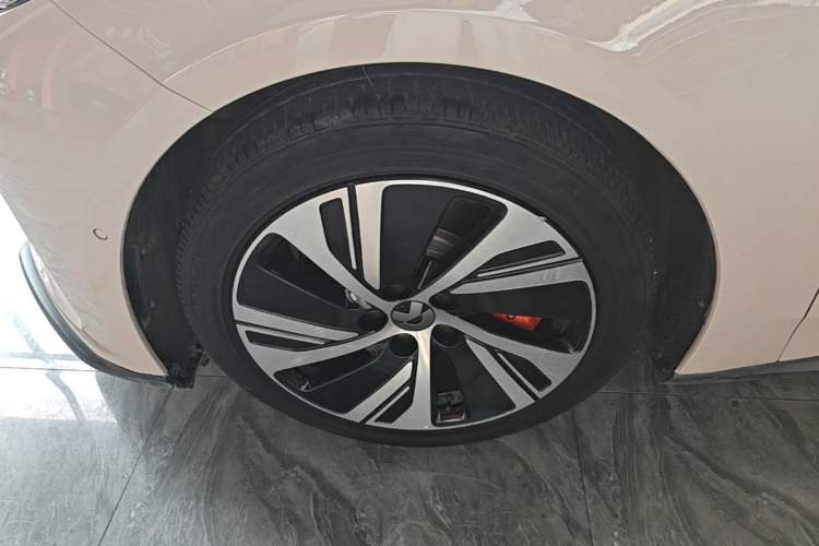 Used Nio ET5 2022 75 kWh Left Front Wheel Hub