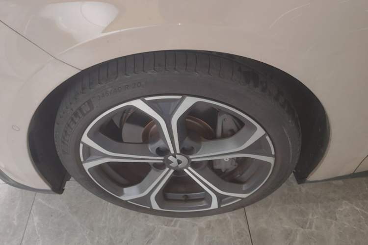 Used Nio ET5 2022 75 kWh Left Front Wheel Hub