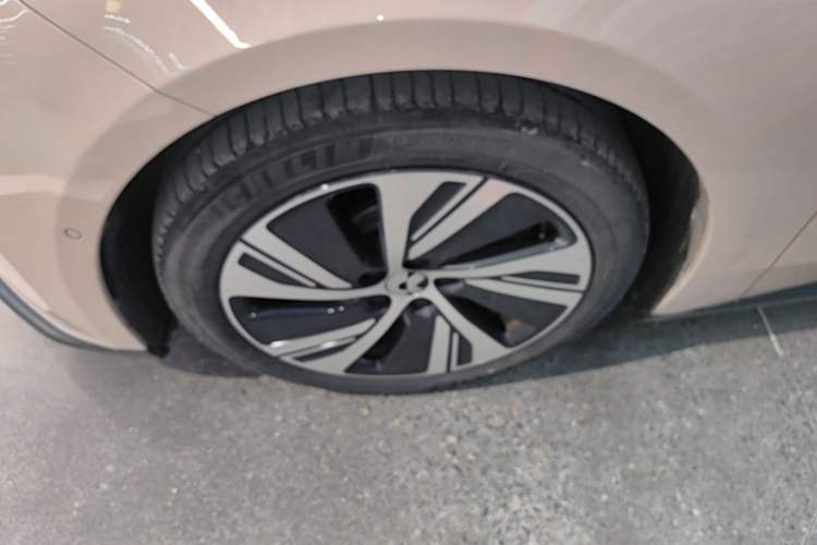 Used Nio ET5 2022 75 kWh Left Front Wheel Hub