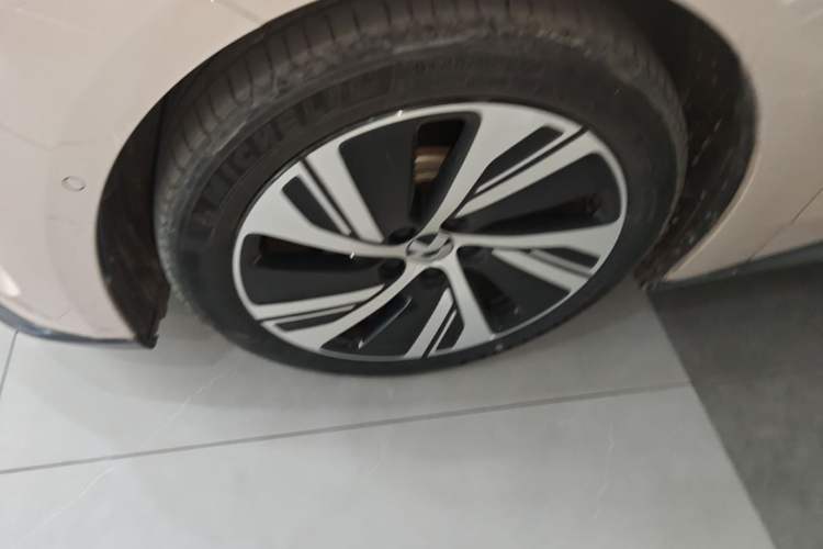 Used Nio ET5 2022 75 kWh Left Front Wheel Hub
