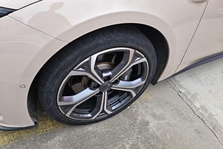 Used Nio ET5 2022 75 kWh Left Front Wheel Hub