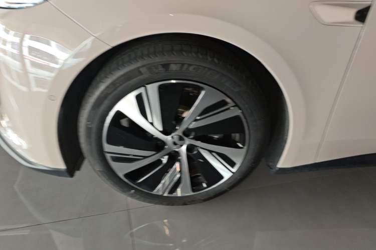 Used Nio ET5 2022 75 kWh Left Front Wheel Hub