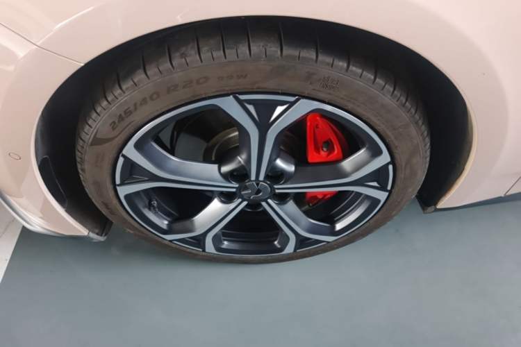 Used Nio ET5 2022 75 kWh Left Front Wheel Hub