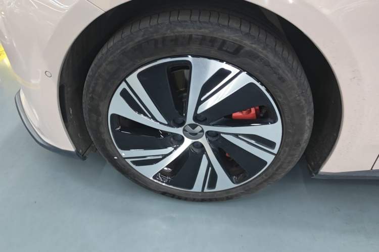 Used Nio ET5 2022 75 kWh Left Front Wheel Hub