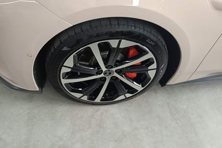 Used Nio ET5 2022 100 kWh Left Front Wheel Hub