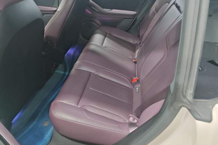 Used Nio ET5 2022 75 kWh Left Rear Seat