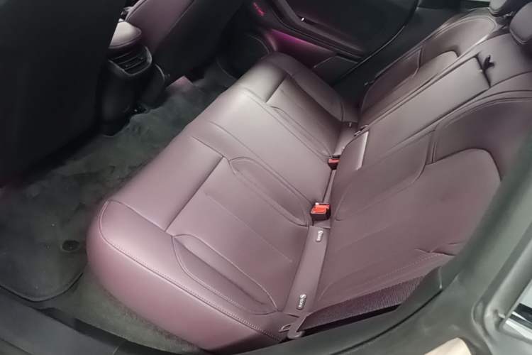 Used Nio ET5 2022 75 kWh Left Rear Seat