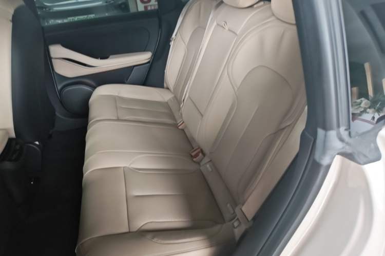 Used Nio ET5 2022 75 kWh Left Rear Seat