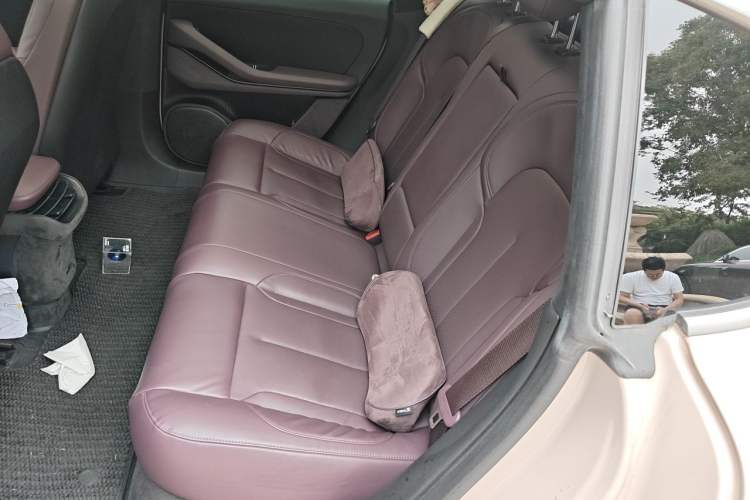 Used Nio ET5 2022 75 kWh Left Rear Seat