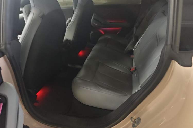 Used Nio ET5 2022 75 kWh Left Rear Seat