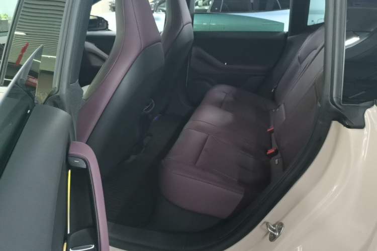 Used Nio ET5 2022 75 kWh Left Rear Seat