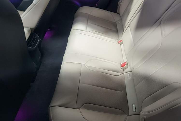 Used Nio ET5 2022 75 kWh Left Rear Seat
