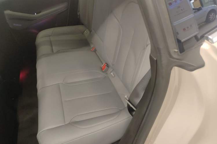 Used Nio ET5 2022 75 kWh Left Rear Seat
