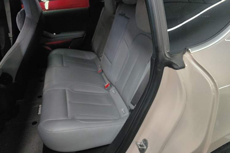 Used Nio ET5 2022 75 kWh Left Rear Seat