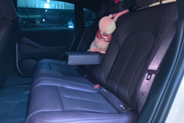 Used Nio ET5 2022 75 kWh Left Rear Seat