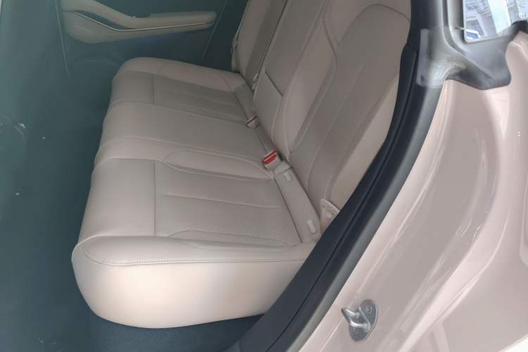 Used Nio ET5 2022 75 kWh Left Rear Seat