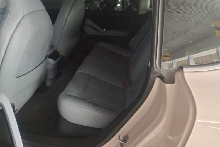 Used Nio ET5 2022 75 kWh Left Rear Seat