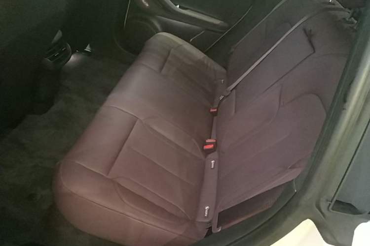 Used Nio ET5 2022 75 kWh Left Rear Seat