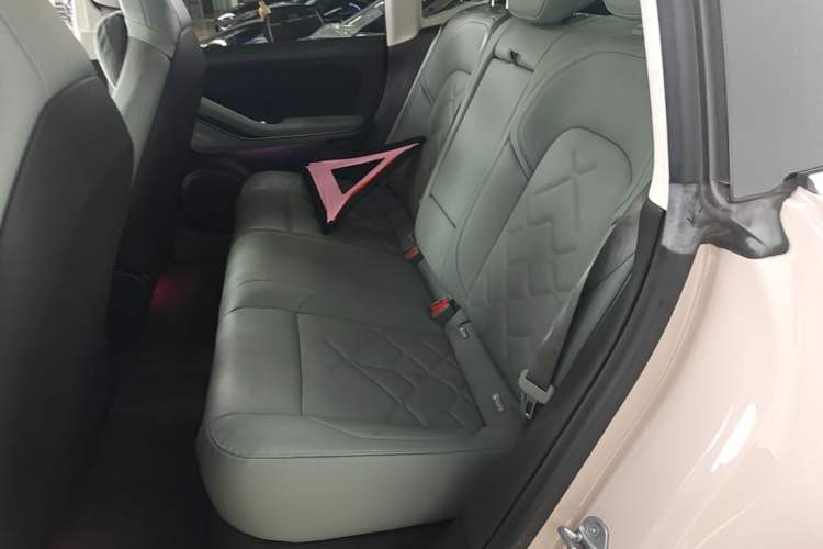 Used Nio ET5 2022 75 kWh Left Rear Seat