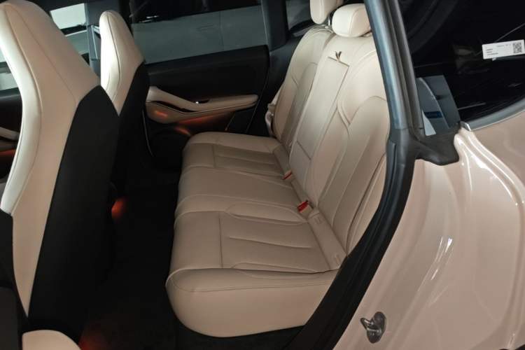 Used Nio ET5 2022 75 kWh Left Rear Seat