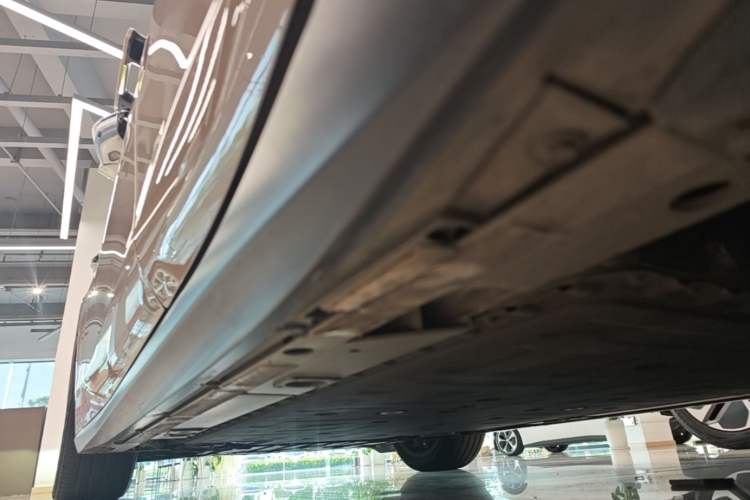 Used Nio ET5 2022 75 kWh Left Side Sill