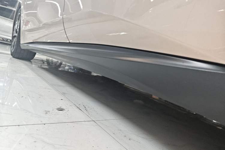 Used Nio ET5 2022 75 kWh Left Side Sill