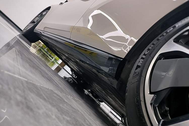 Used Nio ET5 2022 75 kWh Left Side Sill