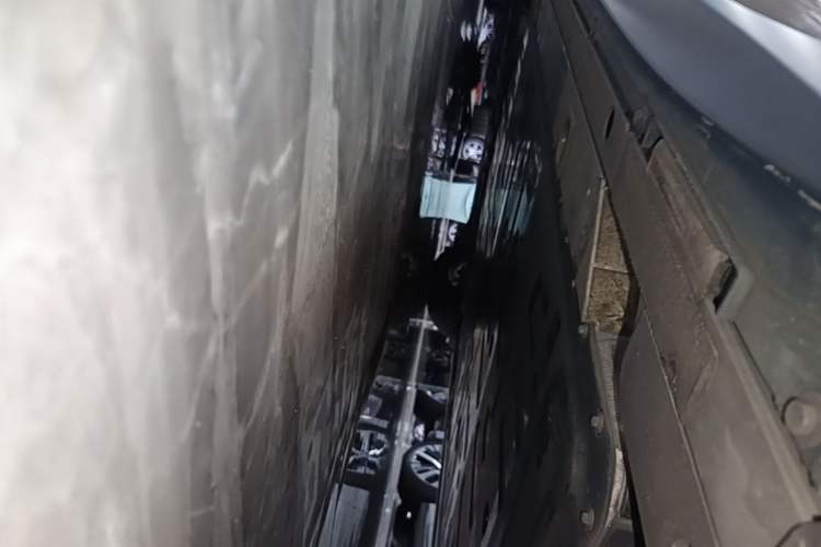 Used Nio ET5 2022 75 kWh Left Side Sill