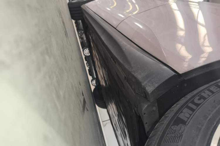 Used Nio ET5 2022 75 kWh Left Side Sill