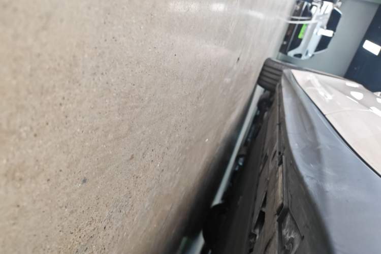 Used Nio ET5 2022 75 kWh Left Side Sill