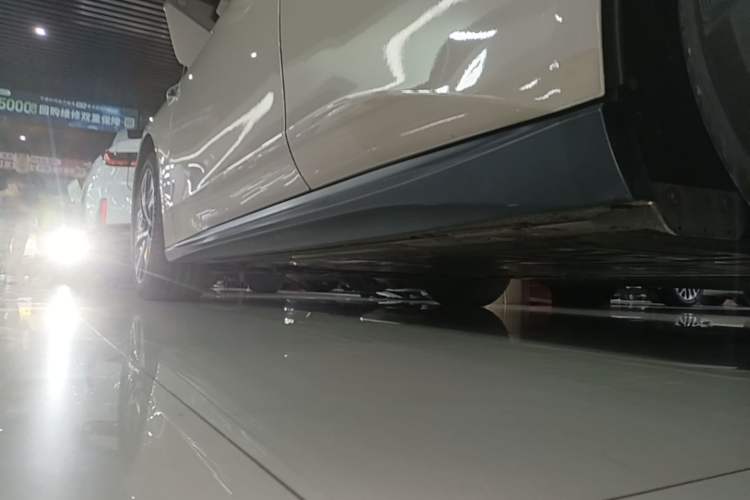 Used Nio ET5 2022 75 kWh Left Side Sill