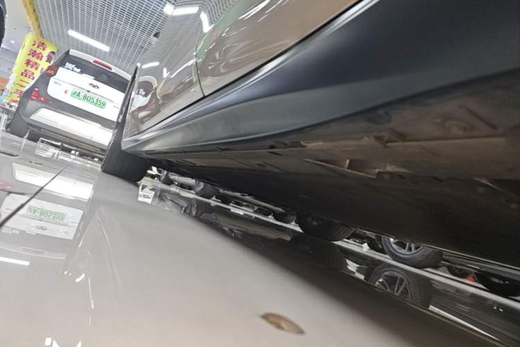 Used Nio ET5 2022 75 kWh Left Side Sill