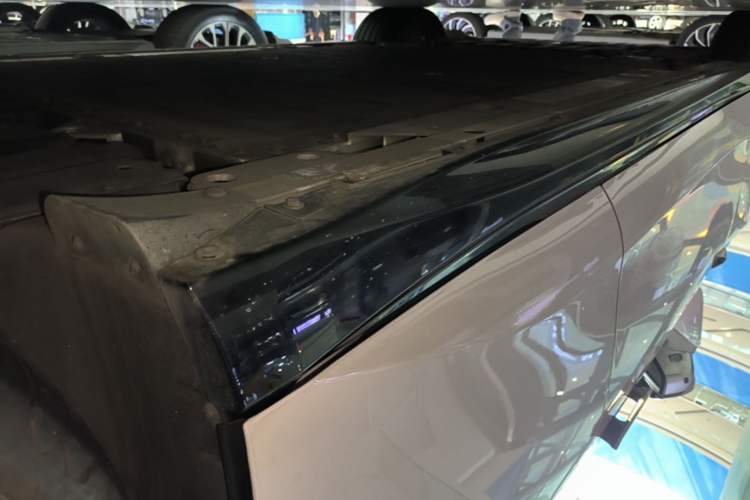 Used Nio ET5 2022 75 kWh Left Side Sill