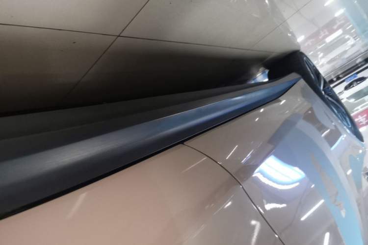 Used Nio ET5 2022 75 kWh Left Side Sill