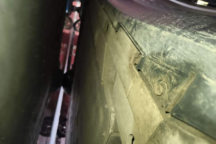 Used Nio ET5 2022 75 kWh Left Side Sill