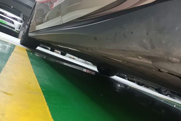 Used Nio ET5 2022 75 kWh Left Side Sill