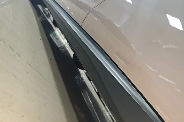 Used Nio ET5 2022 75 kWh Left Side Sill
