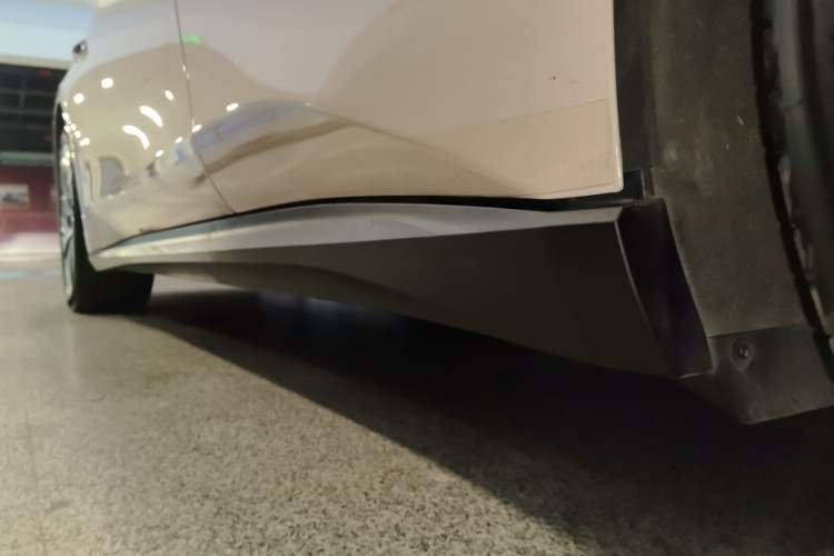 Used Nio ET5 2022 75 kWh Left Side Sill