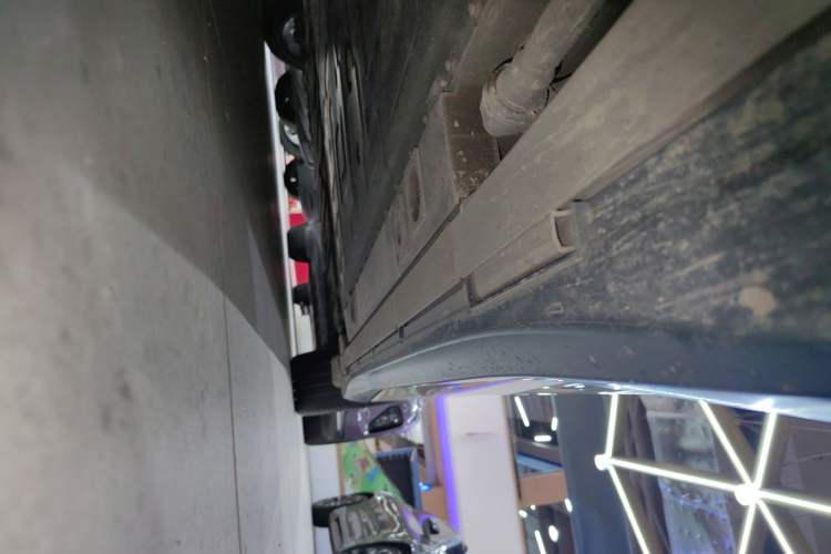 Used Nio ET5 2022 75 kWh Left Side Sill