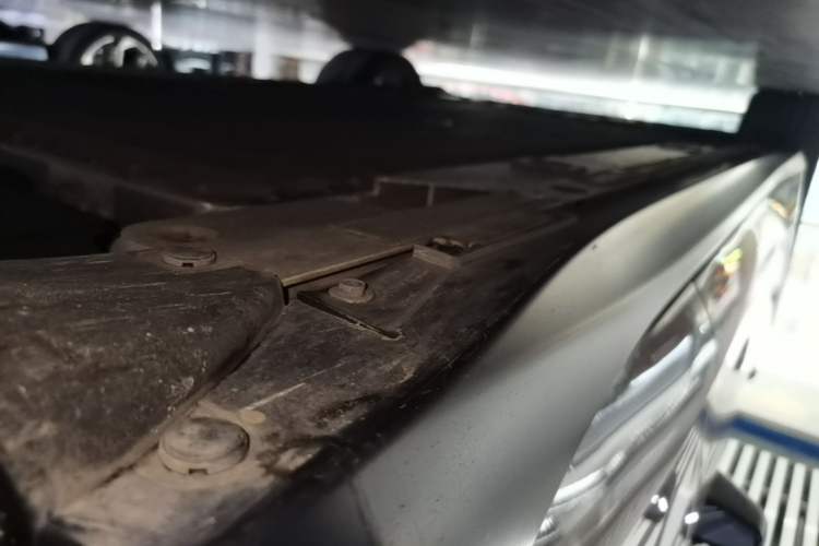 Used Nio ET5 2022 75 kWh Left Side Sill