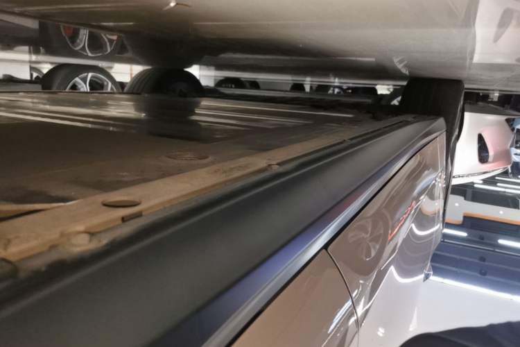 Used Nio ET5 2022 75 kWh Left Side Sill