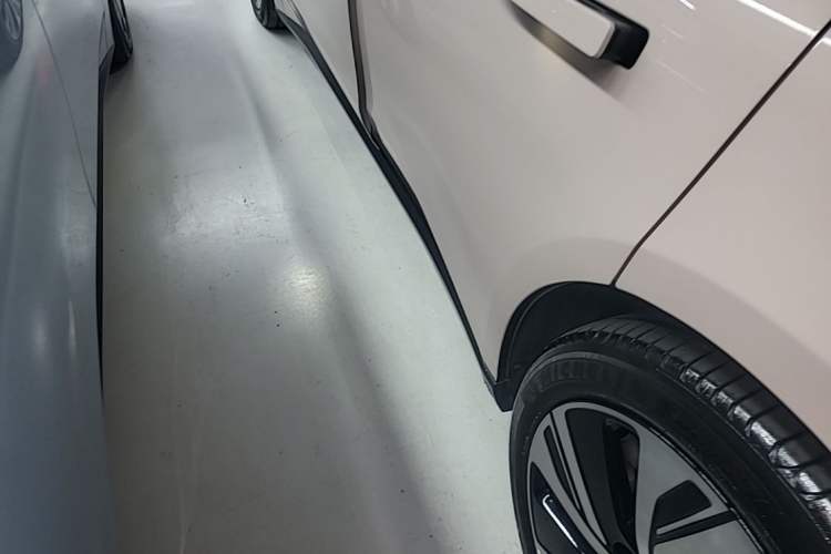 Used Nio ET5 2022 75 kWh Left Side Sill