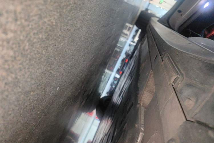 Used Nio ET5 2022 75 kWh Left Side Sill