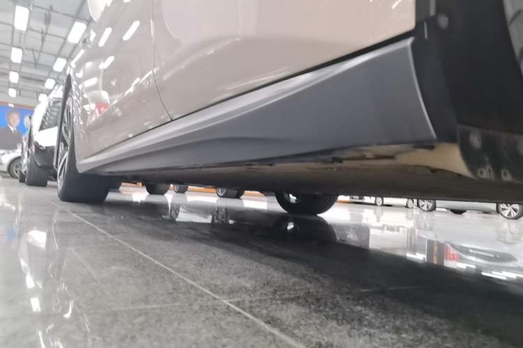 Used Nio ET5 2022 75 kWh Left Side Sill